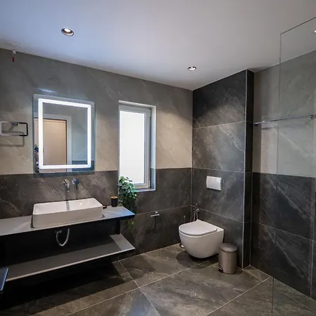 فندق مبيت وإفطار Serenity 3*